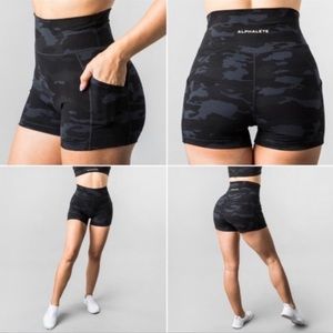 Alphalete surface black Camo shorts and keyhole bra